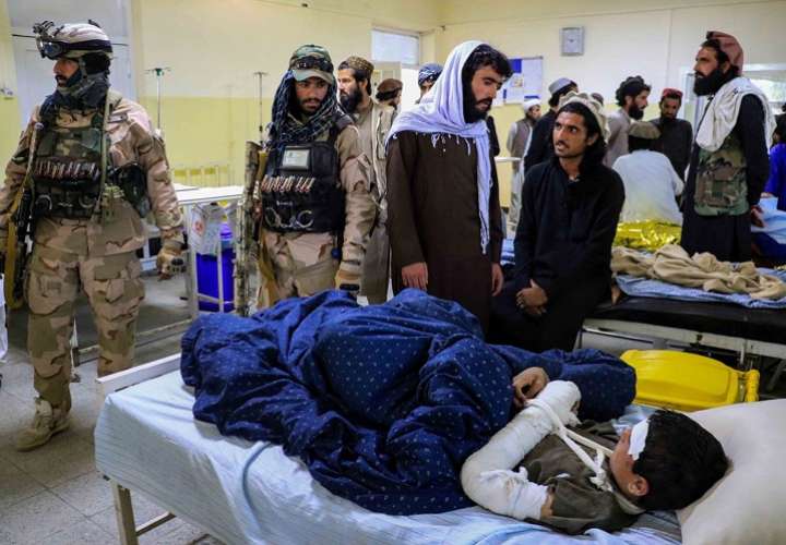  Más de mil muertos en un terremoto en Afganistán