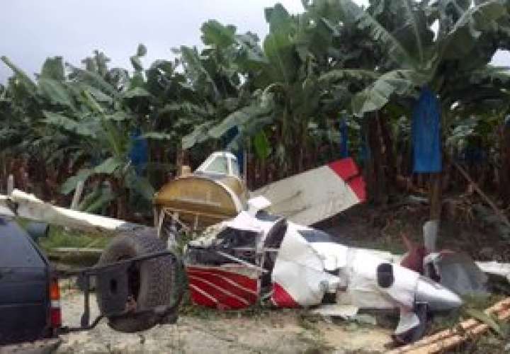 Avioneta se estrella contra una vivienda y dos autos en Bocas