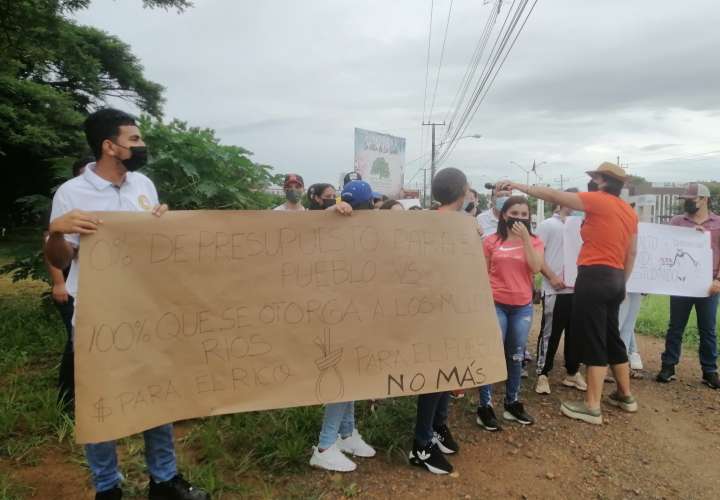 Protesta pacífica por jóvenes de la región de Azuero.
