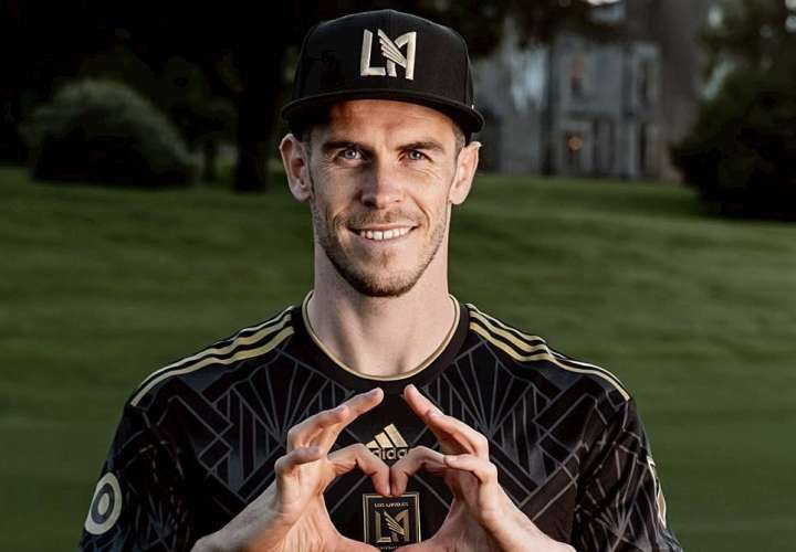 Gareth Bale con la camiseta de su nuevo equipo. 