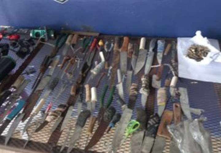 Armas, municiones y drogas decomisadas en requisa en La Joyita 