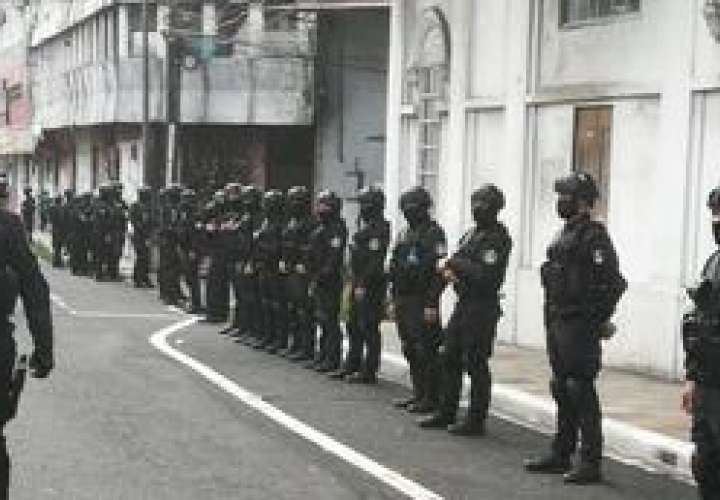 Asamblea amaneció sitiada por agentes especiales de Policía Nacional