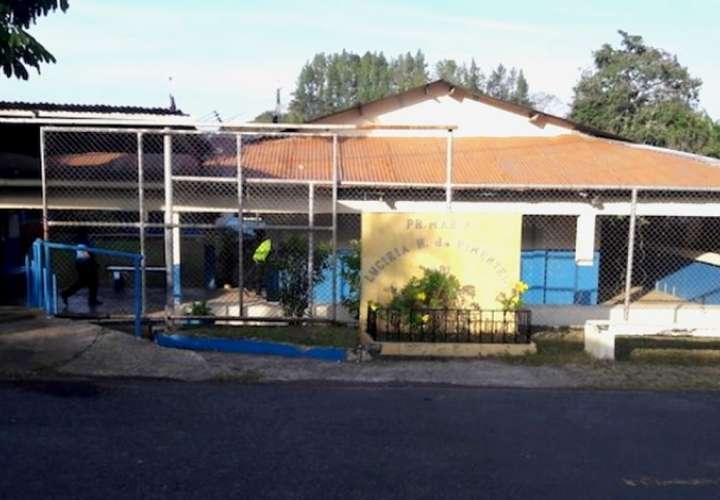 Escuela primaria Luciria de Pimentel.jpg