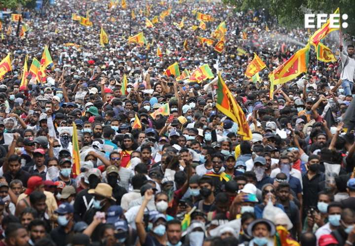 Presidente y primer ministro de Sri Lanka dimiten tras las protestas