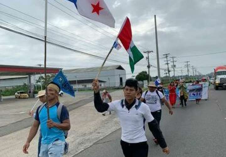 Indígenas y docentes del Este marchan hacia la Presidencia [Video]
