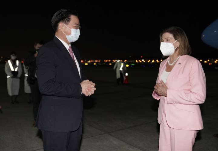 Pelosi visita Taiwán para apoyarla tras las amenazas de China