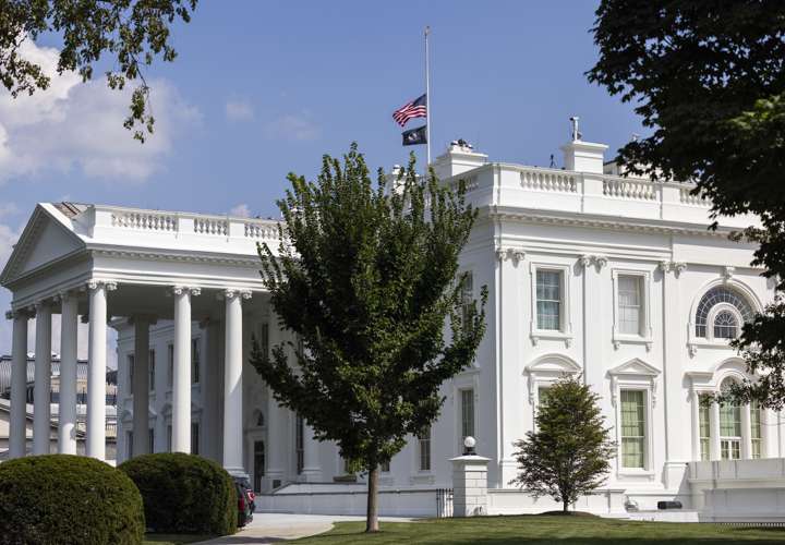 ¡De terror! Rayo impacta cerca a la Casa Blanca; mata a dos turistas