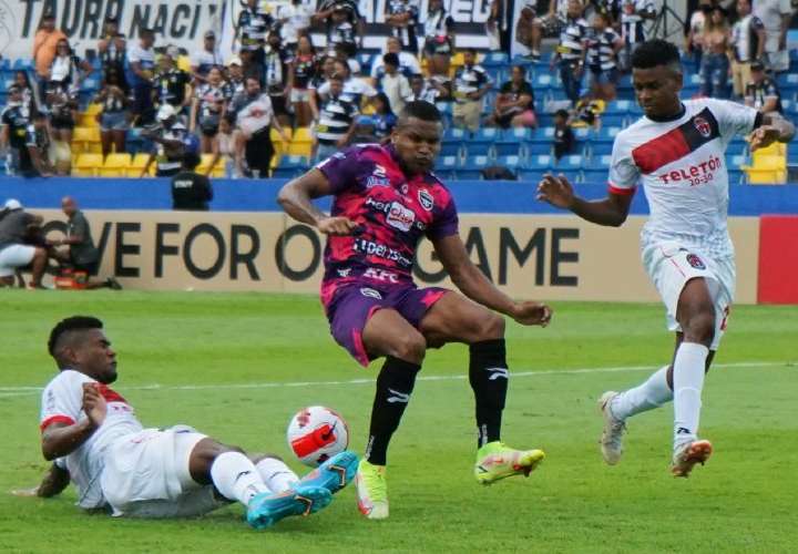 El Tauro FC hace naufragar al Sporting en la Concacaf