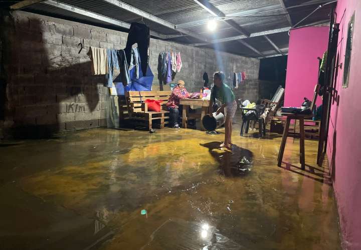 Río Risacua hace sentir su furia, deja más de 300 casas afectadas