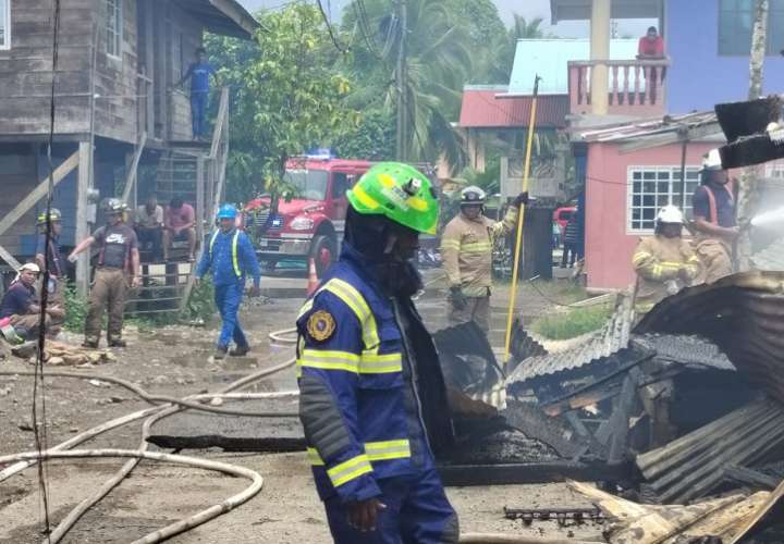 Muere menor de 17 años en incendio de caserón en Bocas del Toro