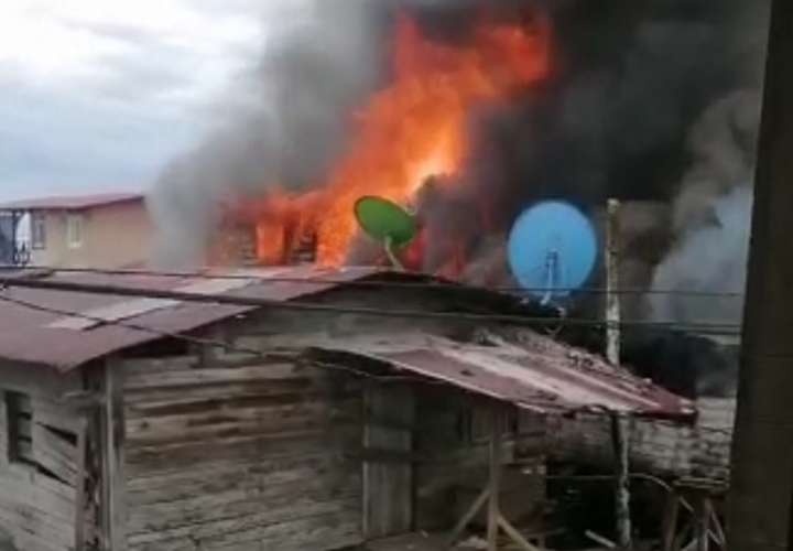 Muere menor de 17 años en incendio de caserón en Bocas del Toro
