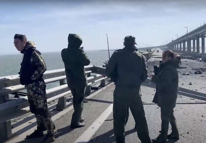 Al menos tres muertos en la explosión en el puente de Crimea