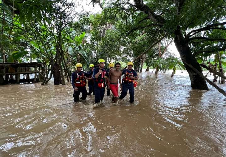 Río Tonosí se desbordó; hay una veintena de familias afectadas