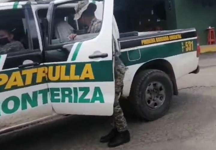 La mujer de nacionalidad costarricense, fue ubicada en flagrancia por unidades del Senafront conduciendo el vehículo de la víctima.