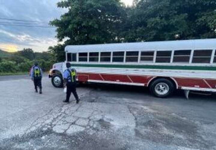 ATTT le cae a buses y taxis en Panamá Oeste