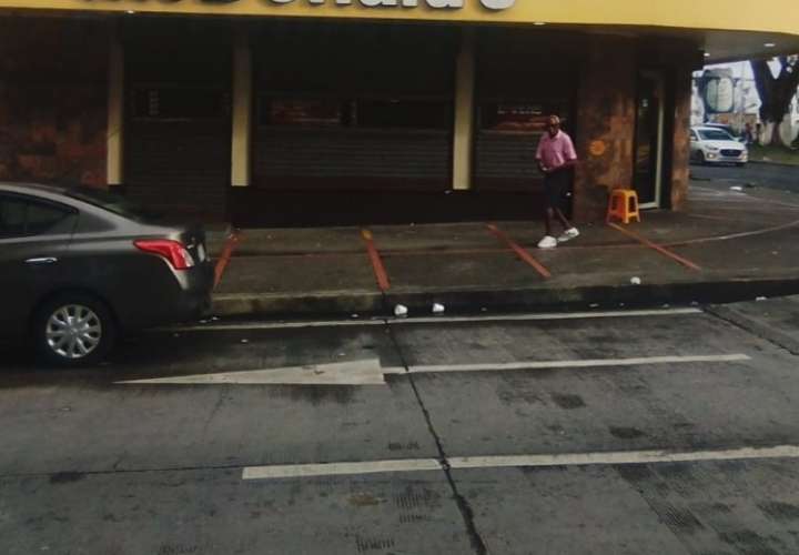 A mano armada asaltan restaurante en Colón [Video]