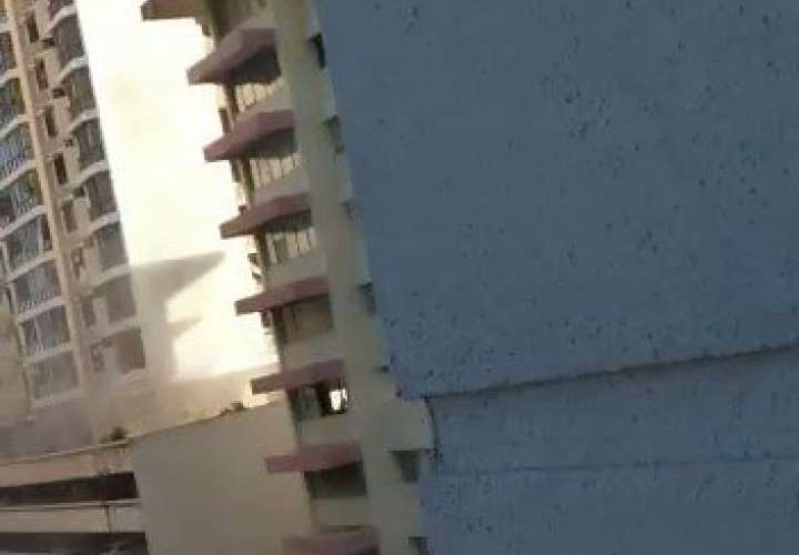 Fuerte explosión en edificio en Obarrio [Video]