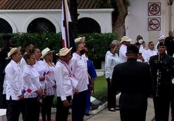 Panamá rinde tributo a los símbolos patrios [Video]