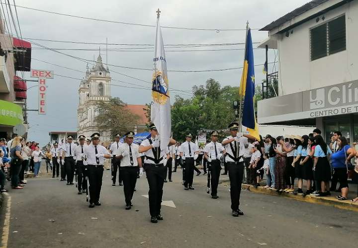 El desfile de este 7 de noviembre recorriólas calles de Chitré.
