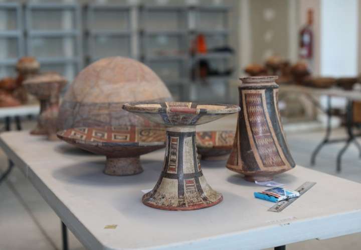 Clasifican piezas que se exhibirán en el Museo Reina Torres de Araúz