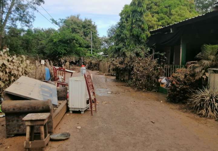 Residentes de Villa Bonita piden ser reubicados tras inundación 