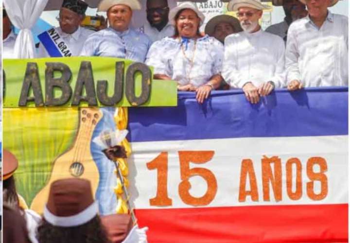 Desfile en Río Abajo