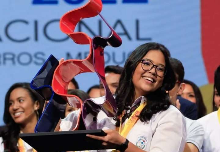 Salma Gómez Morales, ganadora del Concurso Nacional de Oratoria