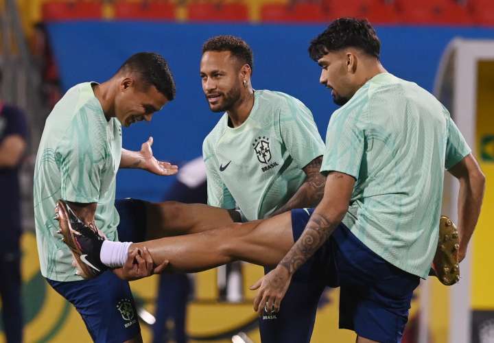 Thiago Silva, Neymar Jr y Lucas Paqueta. /EFE