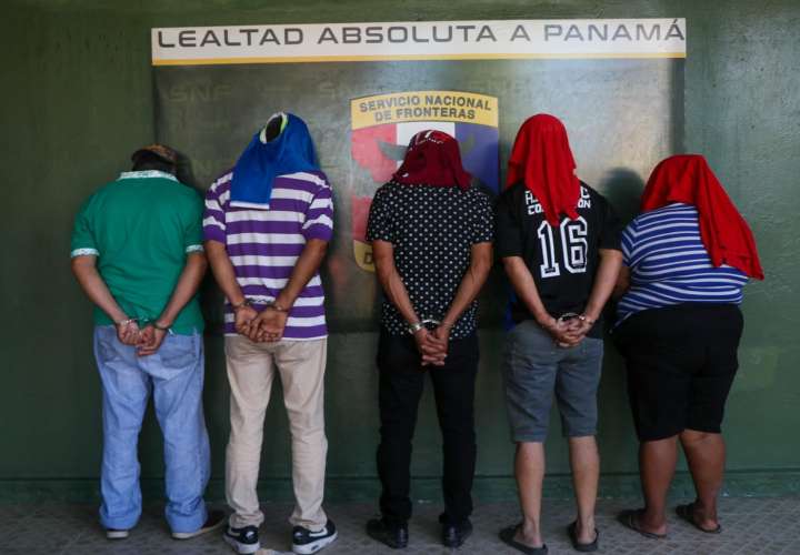 Arrestan a mamá por prostituir a 4 hijos; hay más detenidos 