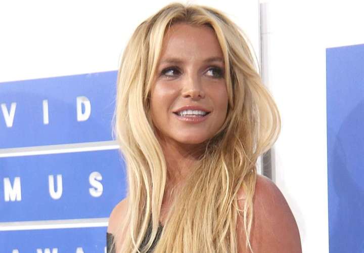Policía llega a casa de Britney Spears tras llamado de sus fans