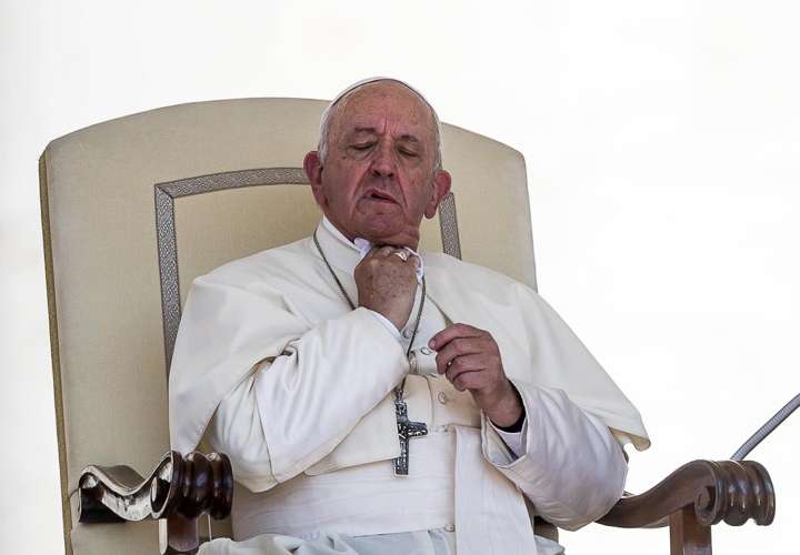 Papa pide "fuerza y perseverancia" en los rescates por el terremoto
