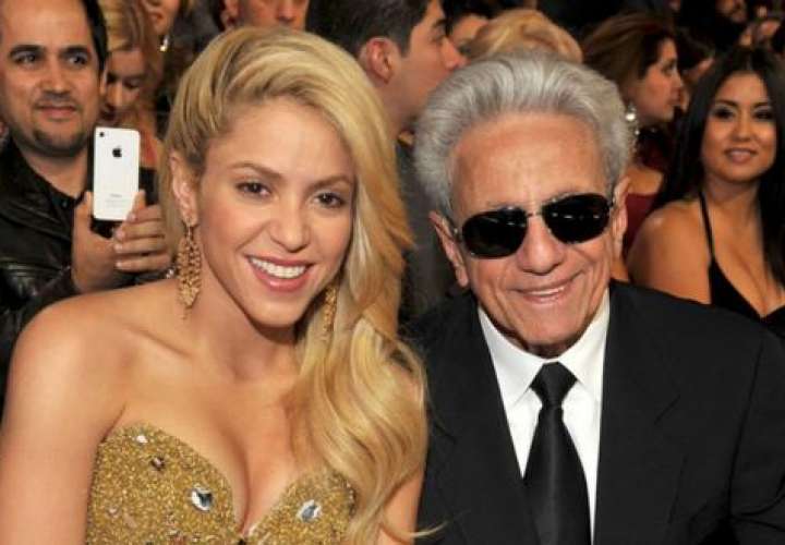 Shakira suelta a Piqué y está preocupada por la salud de su papá