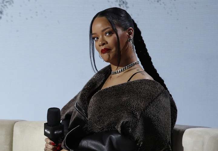 Rihanna dice que la maternidad la impulsó a actuar en el Super Bowl