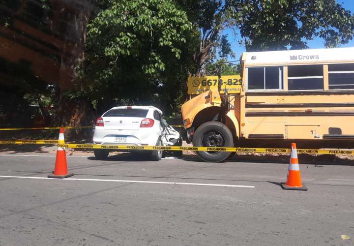 Adulta mayor muere tras choque entre bus y sedán en Chiriquí (Video)