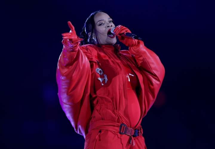 Rihanna revela su segundo embarazo tras show del Super Bowl