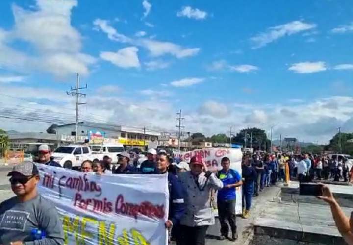 Trabajadores de Minera Panamá exigen que se firme nuevo contrato