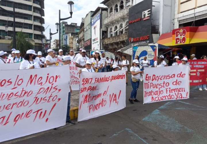 Colaboradores de Minera Panamá marchan en defensa de sus empleos