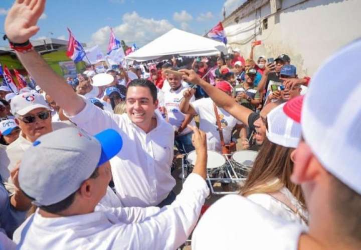 Gaby Carrizo oficializó su precandidatura presidencial por el PRD