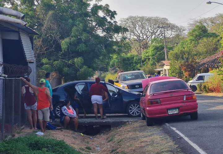 Lo matan al filo de la medianoche en las afuera de una gallera 