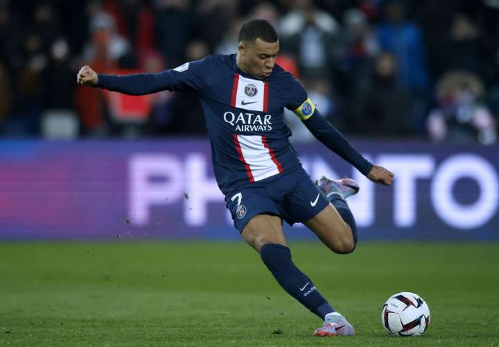 Kylian Mbappé durante un partido con el Paris Saint-Germain. EFE/EPA/YOAN VALAT
