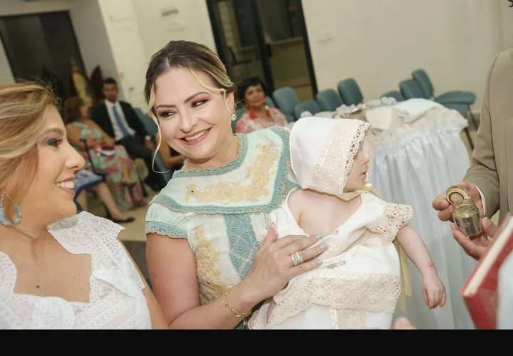 Hija de Mercedes Moltó recibe sacramento del bautismo