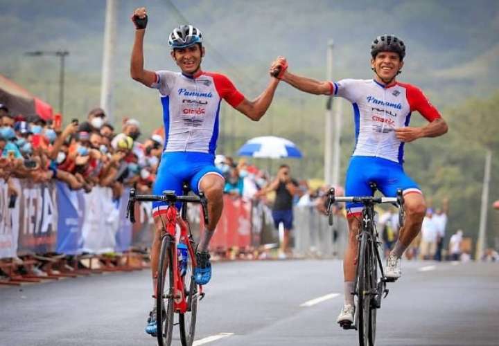 Los ciclistas panameños Alex Strah (izq.) y Franklin Archibold. Foto: Fepaci
