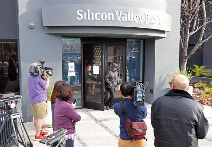 La repentina caída del Silicon Valley Bank, uno de los mayores colapsos bancarios en la historia de Estados Unidos, ha disparado las dudas sobre la salud del sector y los temores a una nueva crisis financiera. Foto: EFe Archivo