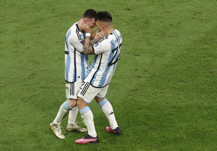 Lionel Messi y Lautaro Martínez