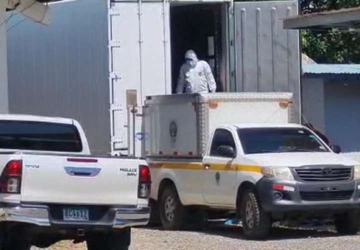Se requirió instalar un contenedor refrigerado para conservar los cadáveres con dignidad.
