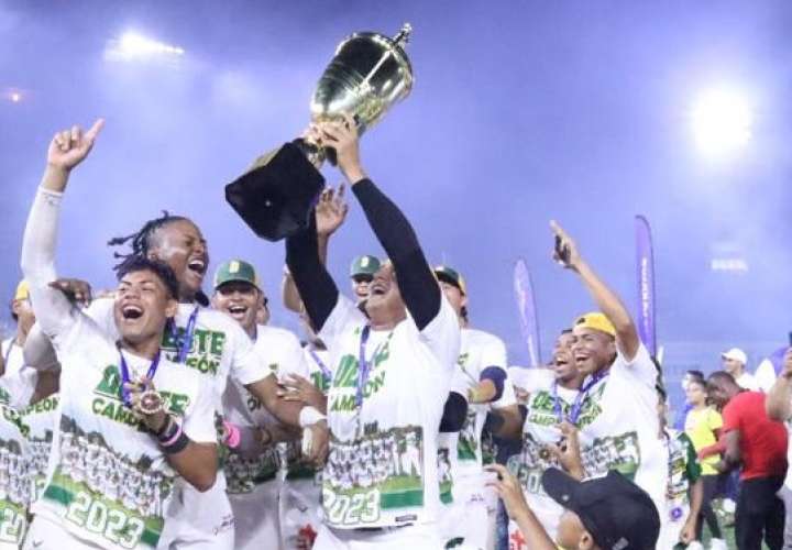 Panamá Oeste ganó el título juvenil del béisbol nacional. Foto: Fedebeis