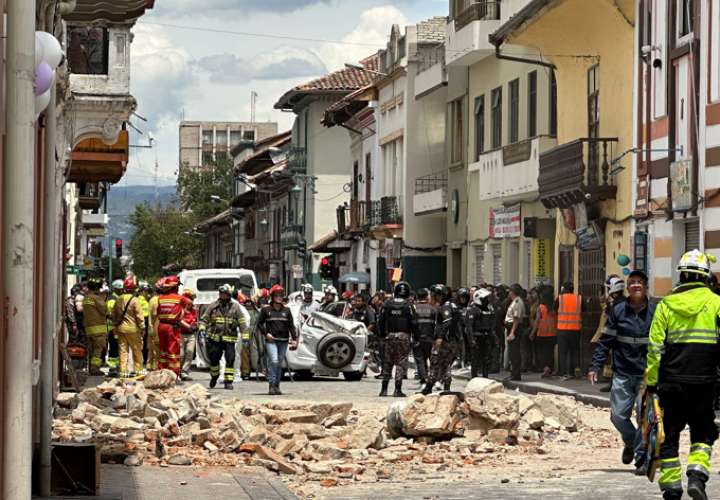 13 muertos y 126 heridos por el sismo de magnitud 6,5 en Ecuador