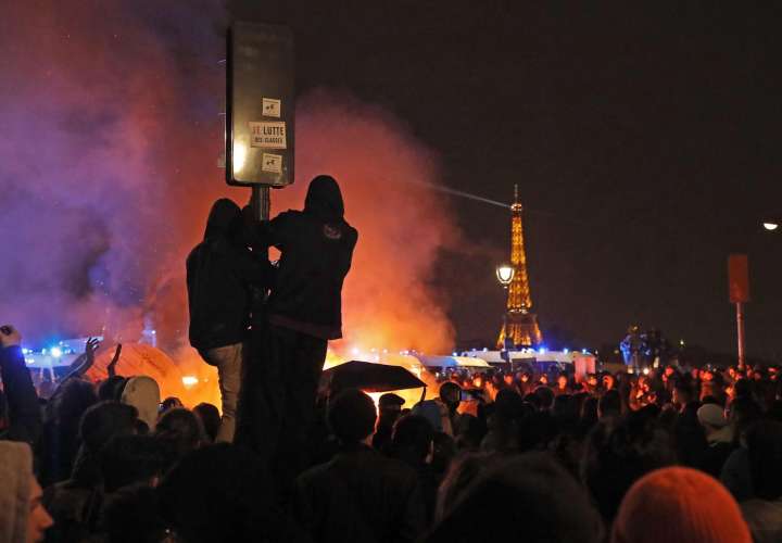 Policía prohíbe protestas en región de Francia tras disturbios 