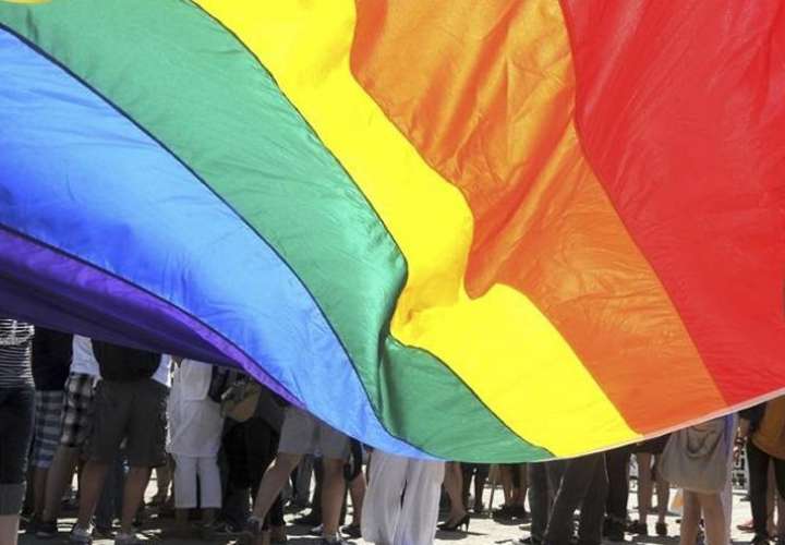 Uganda promueve ley para penar con 10 años de cárcel a los gays