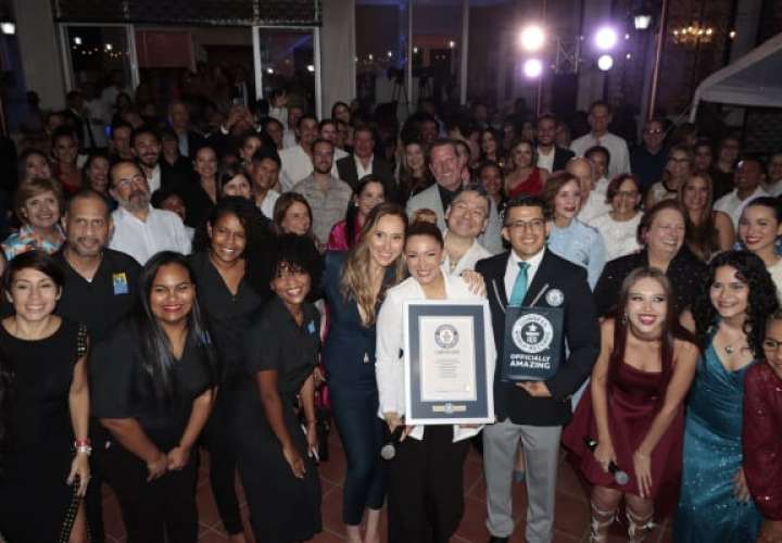Erika Ender recibe un Récord Guinness por TalenPro